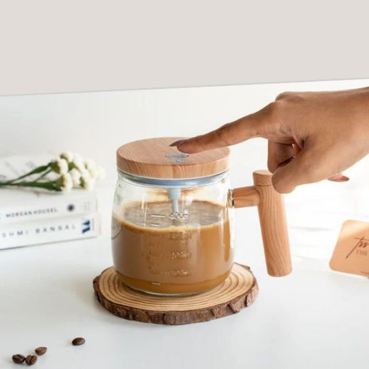 Self stirring coffee mug with rechargeable automatic mixer