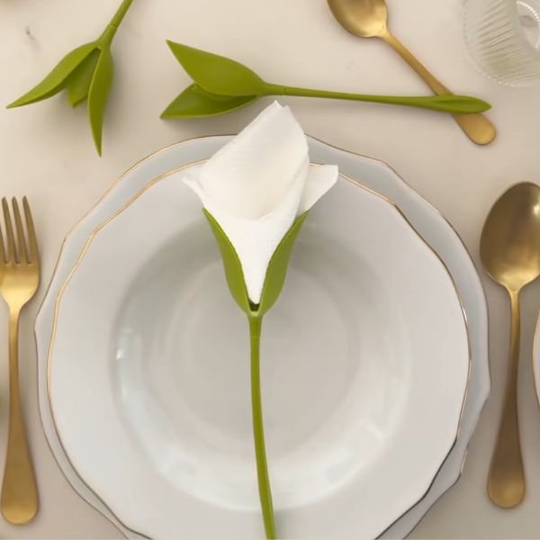 Elegant Floral Fashionable Napkin Holder Set of 4